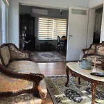 Ozzy Homes Apartman *
